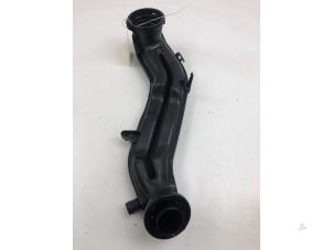 Gebruikte Intercooler Buis Skoda Octavia Combi (NXAC) 1.5 TSI 16V Prijs € 49,00 Margeregeling aangeboden door Wessel Parts & Service B.V.