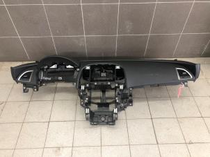 Gebruikte Dashboard Opel Astra J (PC6/PD6/PE6/PF6) 1.4 Turbo 16V Prijs € 299,00 Margeregeling aangeboden door Wessel Parts & Service B.V.