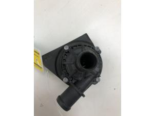 Gebruikte Waterpomp Skoda Octavia Combi (NXAC) 1.5 TSI 16V Prijs € 39,00 Margeregeling aangeboden door Wessel Parts & Service B.V.