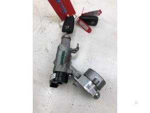 Gebruikte Afstands Bediening Set Opel Astra J (PC6/PD6/PE6/PF6) 1.4 Turbo 16V Prijs € 59,00 Margeregeling aangeboden door Wessel Parts & Service B.V.