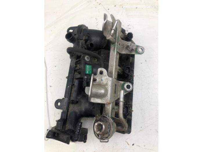 Gebruikte Spruitstuk Inlaat Dacia Sandero II 0.9 TCE 12V Prijs € 131,25 Margeregeling aangeboden door Wessel Parts & Service B.V.