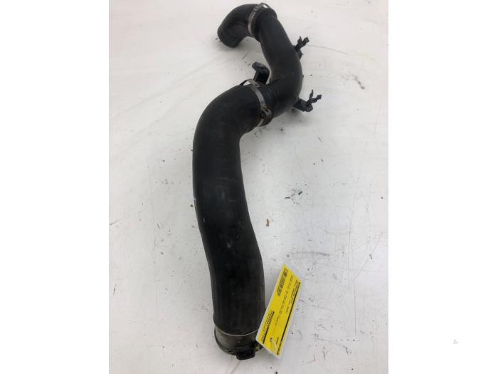 Gebruikte Intercooler Buis Dacia Sandero II 0.9 TCE 12V Prijs € 40,95 Margeregeling aangeboden door Wessel Parts & Service B.V.