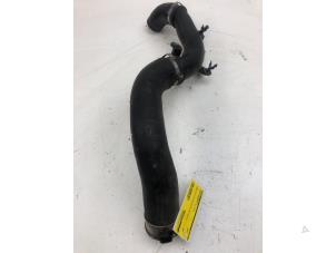 Gebruikte Intercooler Buis Dacia Sandero II 0.9 TCE 12V Prijs € 39,00 Margeregeling aangeboden door Wessel Parts & Service B.V.