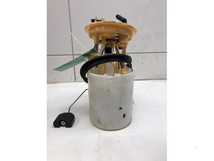 Gebruikte Tank element Pomp Volkswagen T-Roc I 2.0 TDI 150 4Motion 16V Prijs € 82,95 Margeregeling aangeboden door Wessel Parts & Service B.V.