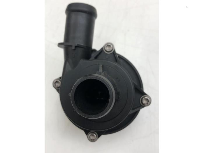 Gebruikte Waterpomp Skoda Octavia Combi (5EAC) 1.0 TSI 12V Prijs € 40,95 Margeregeling aangeboden door Wessel Parts & Service B.V.