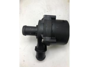 Gebruikte Waterpomp Seat Arona (KJX) 1.0 TSI 12V Prijs € 39,00 Margeregeling aangeboden door Wessel Parts & Service B.V.