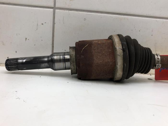 Aandrijfas links-voor van een Opel Astra K 1.4 Turbo 16V 2019