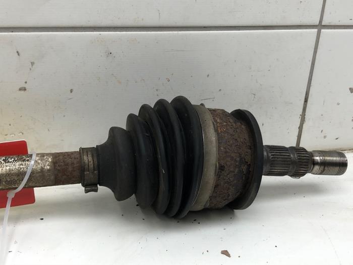 Aandrijfas links-voor van een Opel Astra K 1.4 Turbo 16V 2019