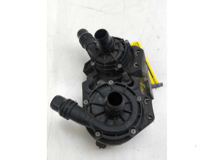 Gebruikte Waterpomp Opel Grandland (X) 1.6 Turbo 16V Hybrid4 Prijs € 131,25 Margeregeling aangeboden door Wessel Parts & Service B.V.