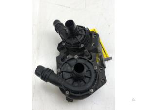 Gebruikte Waterpomp Opel Grandland (X) 1.6 Turbo 16V Hybrid4 Prijs € 125,00 Margeregeling aangeboden door Wessel Parts & Service B.V.