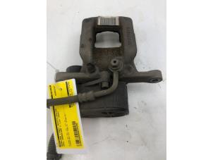 Gebruikte Remklauw (Tang) rechts-achter Opel Grandland (X) 1.6 Turbo 16V Hybrid4 Prijs € 79,00 Margeregeling aangeboden door Wessel Parts & Service B.V.