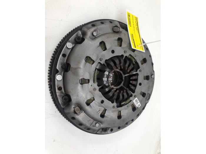 Gebruikte Vliegwiel dubbele massa Volvo S60 I (RS/HV) 2.4 D5 20V Prijs € 72,45 Margeregeling aangeboden door Wessel Parts & Service B.V.