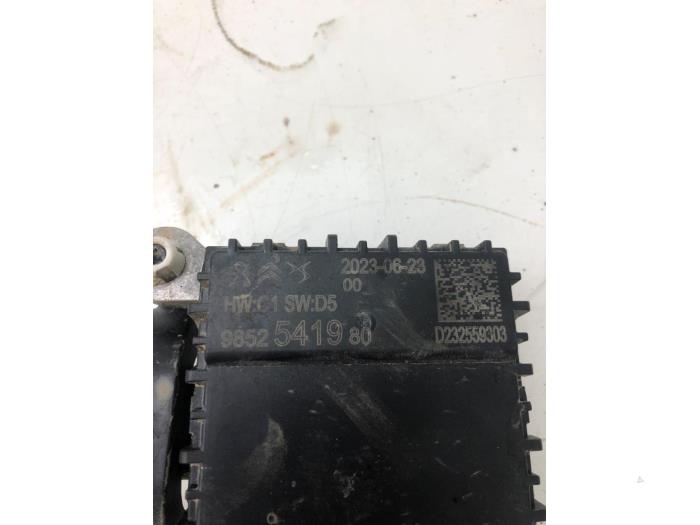 Gebruikte Radar sensor Jeep Avenger 1.2 GSE T3 Prijs € 236,25 Margeregeling aangeboden door Wessel Parts & Service B.V.