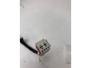 Gebruikte Kofferdekseldemper rechts-achter Jeep Avenger 1.2 GSE T3 Prijs € 149,00 Margeregeling aangeboden door Wessel Parts & Service B.V.