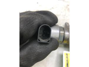Gebruikte Injector brug Skoda Superb Combi (3V5) 2.0 TDI 4x4 Prijs € 89,00 Margeregeling aangeboden door Wessel Parts & Service B.V.