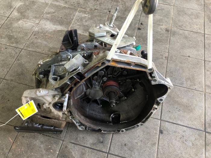 Gebruikte Versnellingsbak Dacia Duster (HS) 1.5 dCi Prijs € 576,45 Margeregeling aangeboden door Wessel Parts & Service B.V.