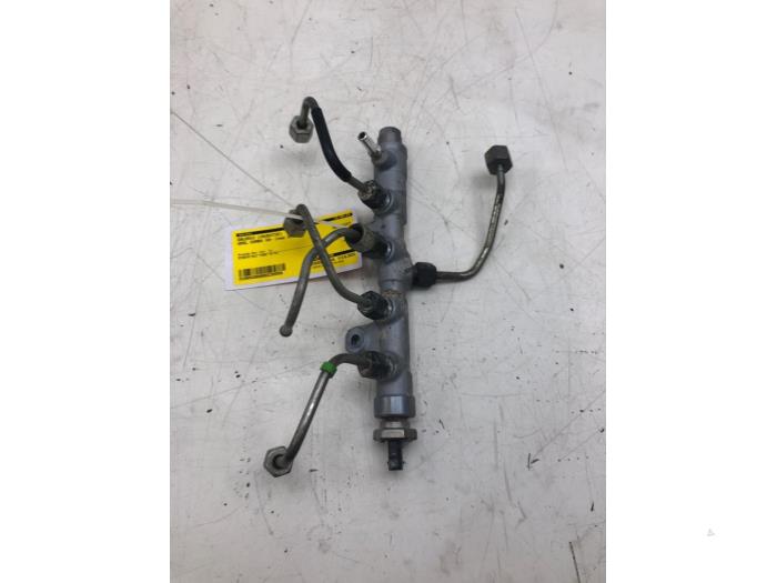 Gebruikte Injector brug Opel Combo Life 1.5 CDTI 130 Prijs € 72,45 Margeregeling aangeboden door Wessel Parts & Service B.V.