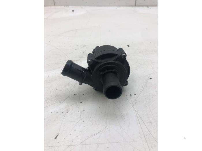 Gebruikte Waterpomp Audi A3 Limousine (8VS/8VM) 1.5 TFSI 16V Prijs € 40,95 Margeregeling aangeboden door Wessel Parts & Service B.V.