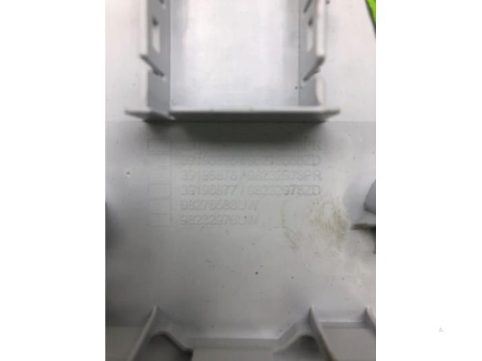 Binnenverlichting voor van een Opel Corsa F (UB/UH/UP) 1.2 Turbo 12V 100 2023