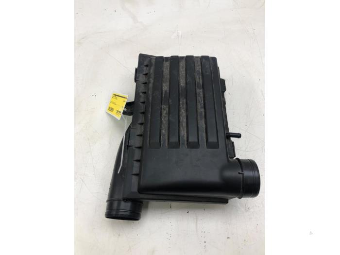 Gebruikte Luchtfilterhuis Audi Q3 Sportback (F3N) 1.4 45 TFSIe 16V Prijs € 93,45 Margeregeling aangeboden door Wessel Parts & Service B.V.