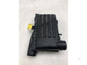 Gebruikte Luchtfilterhuis Audi Q3 Sportback (F3N) 1.4 45 TFSIe 16V Prijs € 89,00 Margeregeling aangeboden door Wessel Parts & Service B.V.