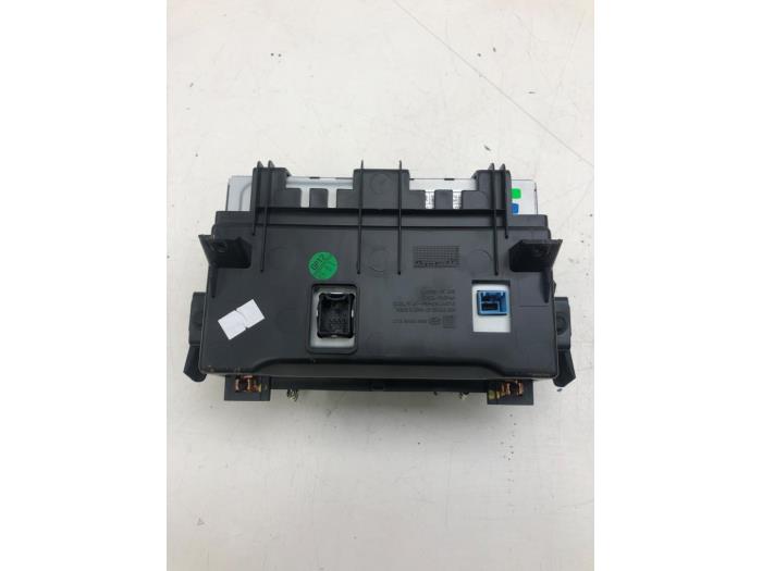 Gebruikte Display Interieur Opel Mokka/Mokka X 1.4 Turbo 16V 4x2 Prijs € 236,25 Margeregeling aangeboden door Wessel Parts & Service B.V.
