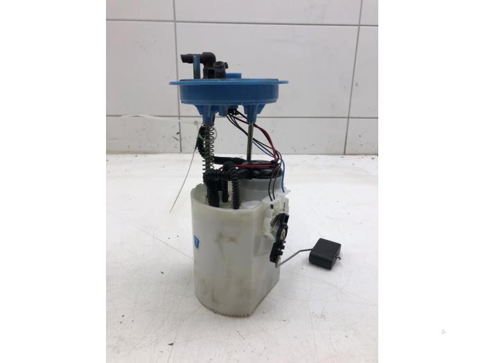 Gebruikte Tank element Pomp Volkswagen Golf VII (AUA) 1.4 TSI 16V Prijs € 40,95 Margeregeling aangeboden door Wessel Parts & Service B.V.