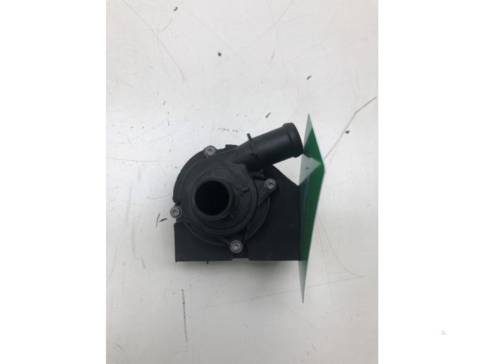Gebruikte Waterpomp Cupra Leon (KLCB) 1.5 eTSI 16V Prijs € 30,45 Margeregeling aangeboden door Wessel Parts & Service B.V.