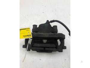 Gebruikte Remklauw (Tang) rechts-voor Toyota ProAce 1.5 D-4D 120 16V Prijs € 59,00 Margeregeling aangeboden door Wessel Parts & Service B.V.