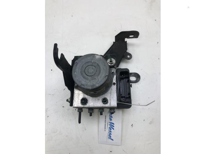 Gebruikte ABS Pomp Toyota ProAce 1.5 D-4D 120 16V Prijs € 156,45 Margeregeling aangeboden door Wessel Parts & Service B.V.