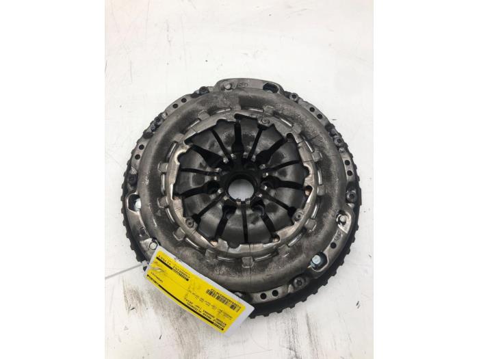 Gebruikte Dubbele massa vliegwiel Nissan Qashqai (J11) 1.2 DIG-T 16V Prijs € 156,45 Margeregeling aangeboden door Wessel Parts & Service B.V.
