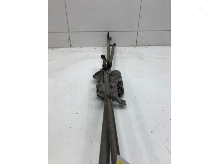 Ruitenwissermotor voor van een Opel Astra J (PC6/PD6/PE6/PF6) 1.4 Turbo 16V 2011