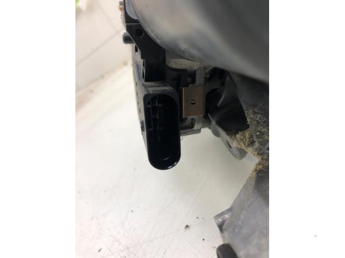 Ruitenwissermotor voor van een Opel Astra J (PC6/PD6/PE6/PF6) 1.4 Turbo 16V 2011