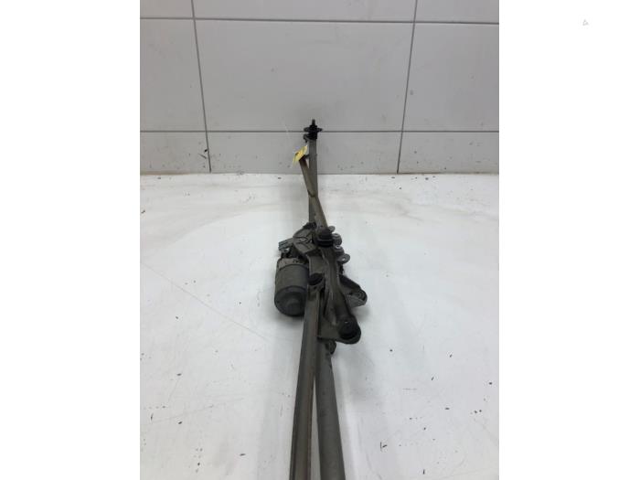 Ruitenwissermotor voor van een Opel Astra J (PC6/PD6/PE6/PF6) 1.4 Turbo 16V 2011