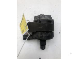Gebruikte Extra waterpomp Opel Grandland (X) 1.6 Turbo 16V Hybrid4 Prijs € 49,00 Margeregeling aangeboden door Wessel Parts & Service B.V.