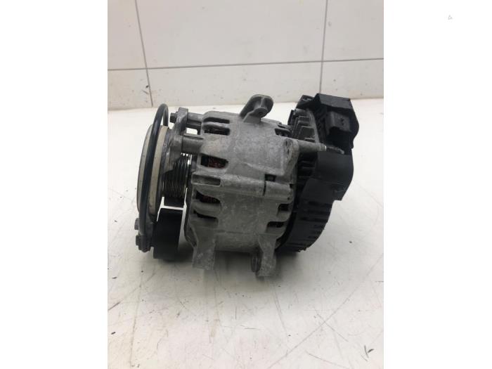 Dynamo van een Opel Grandland (X) 1.6 Turbo 16V Hybrid4 2022