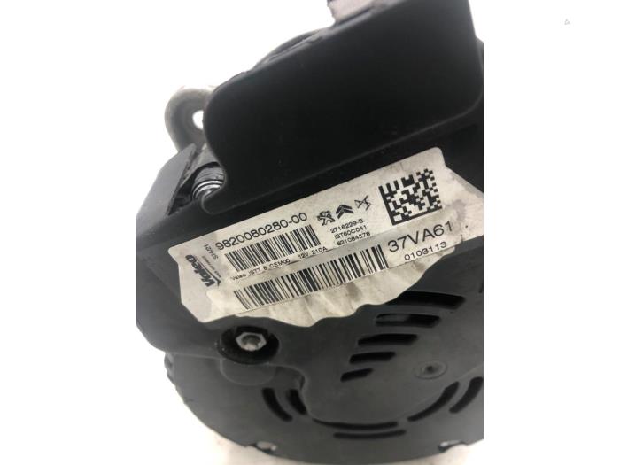 Dynamo van een Opel Grandland (X) 1.6 Turbo 16V Hybrid4 2022