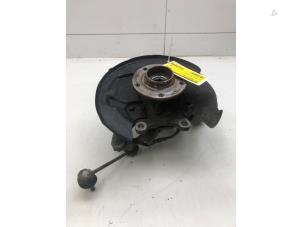 Gebruikte Fusee rechts-achter Opel Grandland (X) 1.6 Turbo 16V Hybrid4 Prijs € 125,00 Margeregeling aangeboden door Wessel Parts & Service B.V.