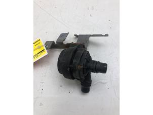 Gebruikte Waterpomp Opel Grandland (X) 1.6 Turbo 16V Hybrid4 Prijs € 39,00 Margeregeling aangeboden door Wessel Parts & Service B.V.