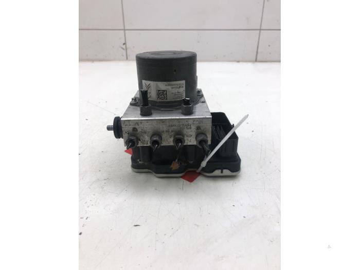 Gebruikte ABS Pomp Opel Grandland (X) 1.6 Turbo 16V Hybrid4 Prijs € 261,45 Margeregeling aangeboden door Wessel Parts & Service B.V.