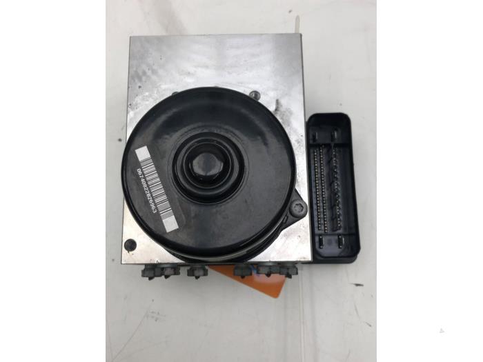Gebruikte ABS Pomp Mercedes C (W203) 3.0 C-320 CDI V6 24V Prijs € 103,95 Margeregeling aangeboden door Wessel Parts & Service B.V.