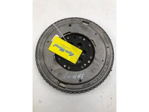Gebruikte Vliegwiel Renault Talisman Estate (RFDK) 1.3 TCE 160 16V Prijs € 225,00 Margeregeling aangeboden door Wessel Parts & Service B.V.