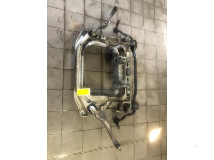 Gebruikte Subframe Mercedes S (W220) 4.3 S-430 V8 24V Prijs € 156,45 Margeregeling aangeboden door Wessel Parts & Service B.V.