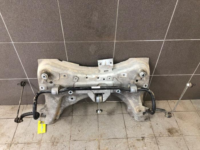 Gebruikte Subframe Renault Captur I (2R) 1.3 TCE 150 16V Prijs € 156,45 Margeregeling aangeboden door Wessel Parts & Service B.V.