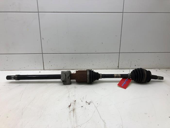 Gebruikte Aandrijfas rechts-voor Opel Mokka/Mokka X 1.7 CDTI 16V 4x2 Prijs € 93,45 Margeregeling aangeboden door Wessel Parts & Service B.V.
