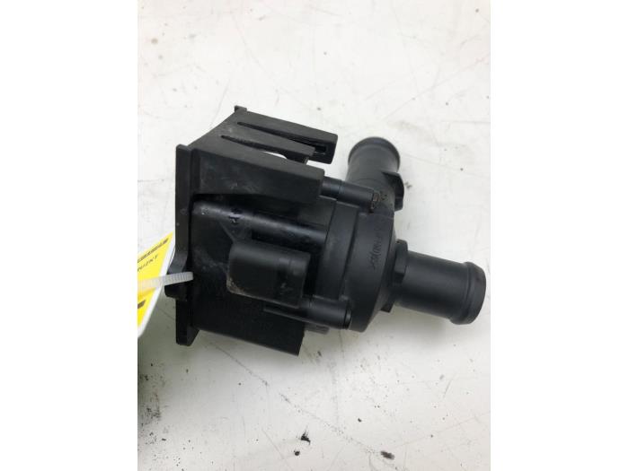Gebruikte Waterpomp Audi A4 Allroad Quattro (B8) 2.0 TFSI 16V Prijs € 40,95 Margeregeling aangeboden door Wessel Parts & Service B.V.