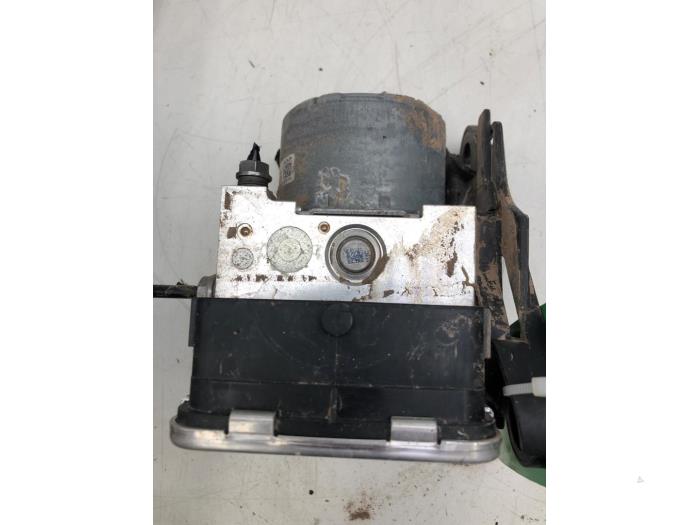 Gebruikte ABS Pomp Skoda Octavia Combi (5EAC) 1.8 TSI DSG 16V 4x4 Prijs € 183,75 Margeregeling aangeboden door Wessel Parts & Service B.V.