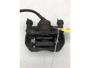 Gebruikte Remklauw (Tang) rechts-achter Mercedes Vito (447.6) 1.7 114 CDI 16V Prijs € 59,00 Margeregeling aangeboden door Wessel Parts & Service B.V.