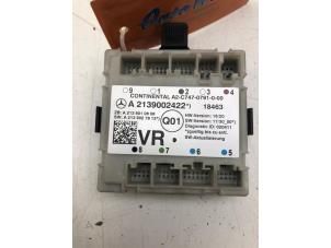 Gebruikte Deur module Mercedes E (R238) E-300 2.0 Turbo 16V Prijs € 59,00 Margeregeling aangeboden door Wessel Parts & Service B.V.