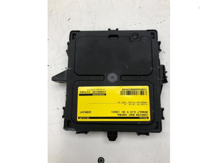 Gebruikte Computer Body Control Renault Clio V (RJAB) 1.6 E-Tech 145 16V Prijs € 208,95 Margeregeling aangeboden door Wessel Parts & Service B.V.